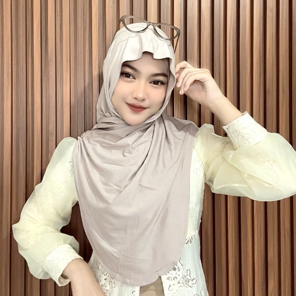 Hanania Hijab Lavia Hijab Instan Bergo Meleyot Plus Inner 2In1 Size L Kaos Rayon Cooltech
